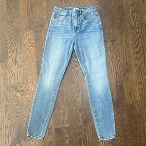 NWOT Good American Light Blue Skinny Jeans. Size 6/28